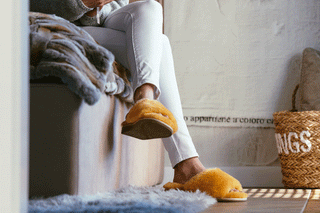 Mustard spa slippers