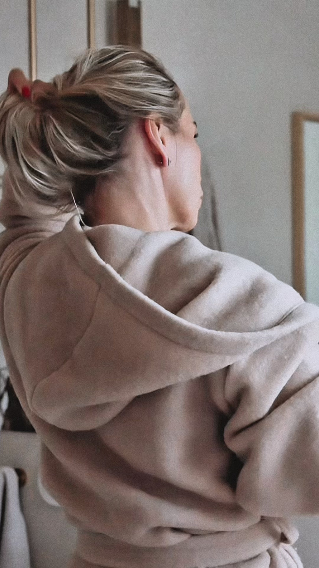 Woollen beige bathrobe
